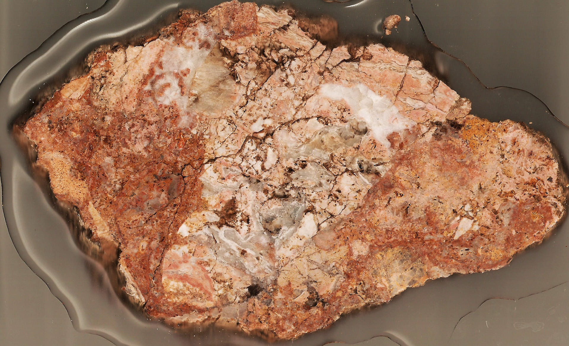 Decalcified jasperoid breccia with 1.3 g/t Au